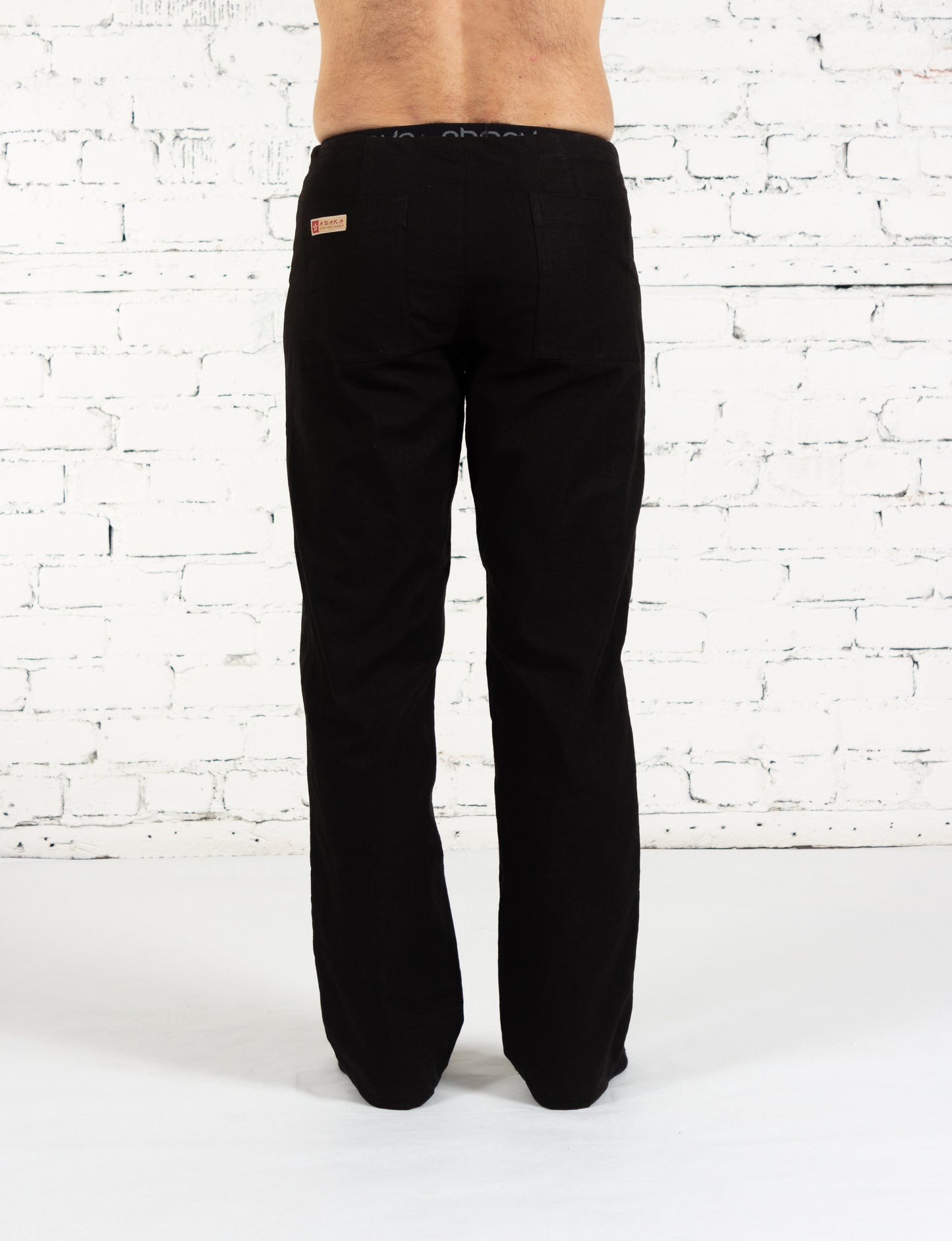KAMELEON noir - Abaka Pantalon pour homme en chanvre avec cordon à la taille fait au Québec de façon éco-responsable.