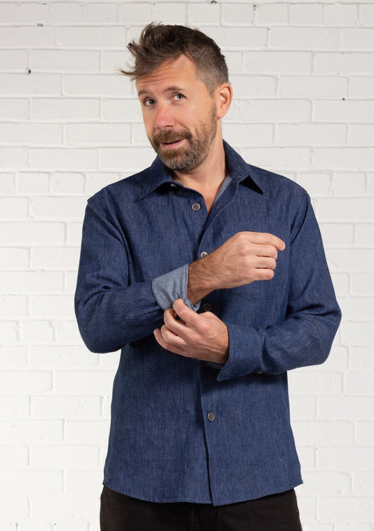 Chemise Abaka pour homme à coupe droite avec col chemisier à manches longues en chanvre fait au Québec de façon écoresponsable, vêtement mode éthique.